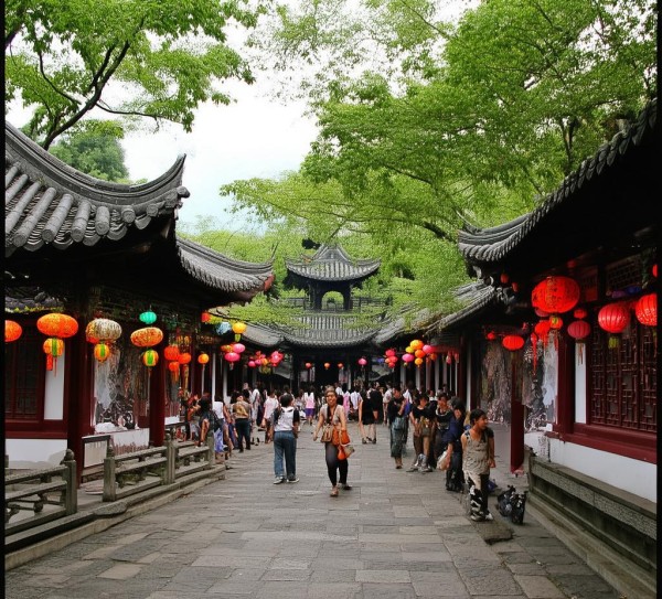 豫园商城，古典园林与繁华市井的交融之旅,豫园商城，古典园林与繁华市井的交融之旅,特产,第1张